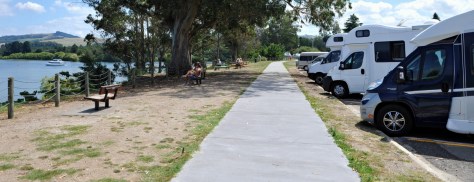 The cycling/walk track which go's right around the lakefront